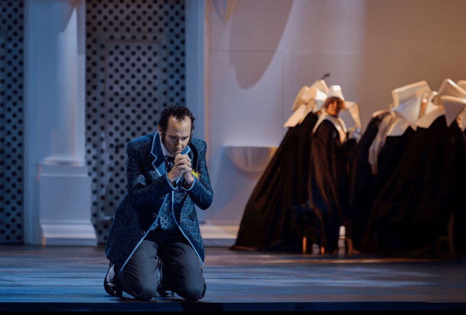 Horace de Massarena (Cyrille Dubois), chœur les éléments © Stefan Brion