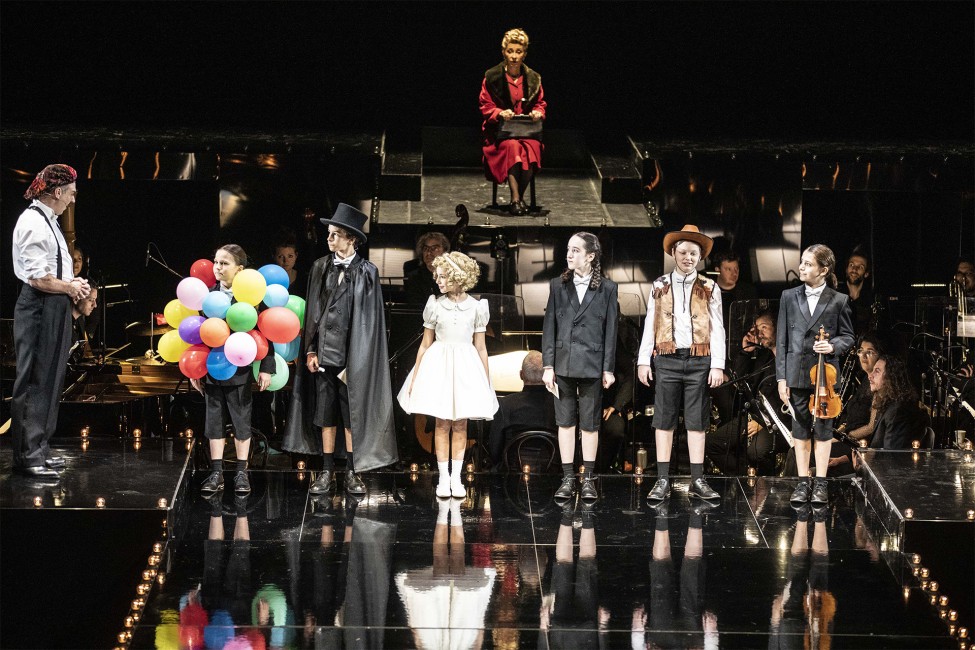 12 maîtrisiens ont joué et chanté dans Gypsy, produit à la Philharmonie de Paris, à l’Opéra de Nancy et au Théâtre de la Ville de Luxembourg © Jean-Louis Fernandez