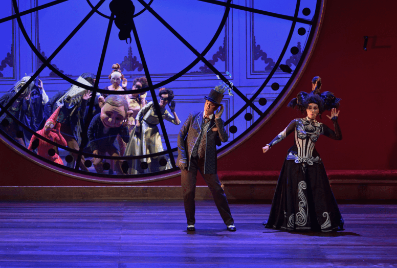 Angèle de Olivarès (Anne-Catherine Gillet), Horace de Massarena (Cyrille Dubois), chœur les éléments © Stefan Brion